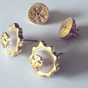 ❌PRICE DROP❌NWT GORGEOUS GOLD PLATED SUN SHAPED STUDS EARRINGS TORI BURC…